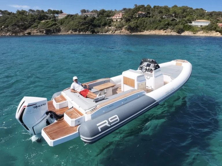 Uthyrning RIB Renier med en båtlicens 
