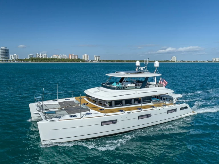 Hyra Lyx yacht med eller utan skeppare Lagoon Miami Beach 