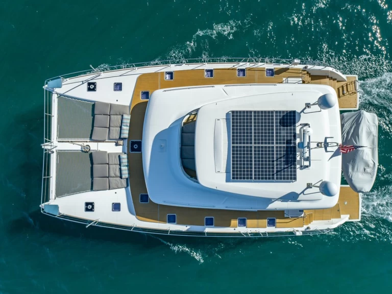 Lagoon 63' Catamaran charter bareboat eller skeppad i Miami Beach