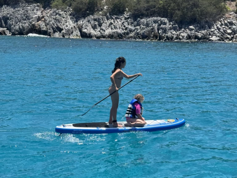 Båtuthyrning Sea Ray Sea Ray 410 Sundancer i Agios Nikolaos på Samboat 