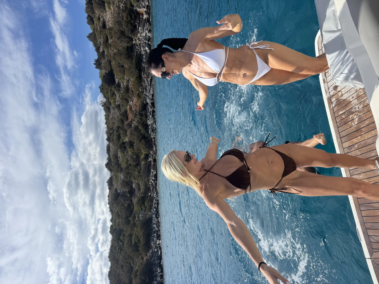 Sea Ray Sea Ray 410 Sundancer charter bareboat eller skeppad i Agios Nikolaos