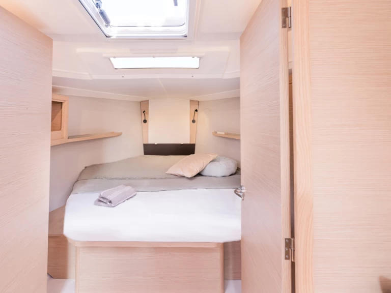 Dufour Dufour 37 charter bareboat eller skeppad i Ajaccio