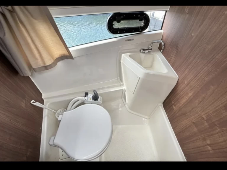 Yacht charter Neapel billig Activ 755 Weekend