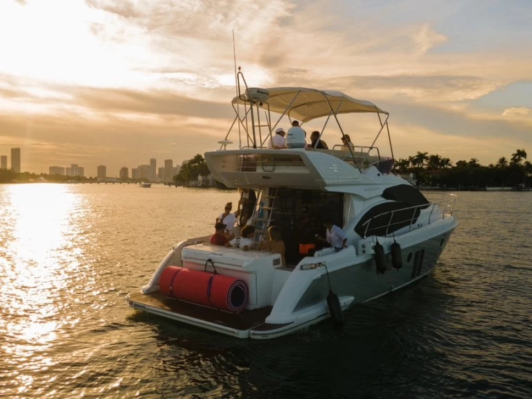 Hyr en Azimut Azimut 42 Fly Miami Beach 