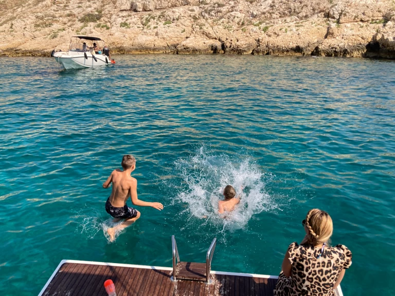 Segelbåt  för uthyrning Pointe-à-Pitre till det bästa priset 