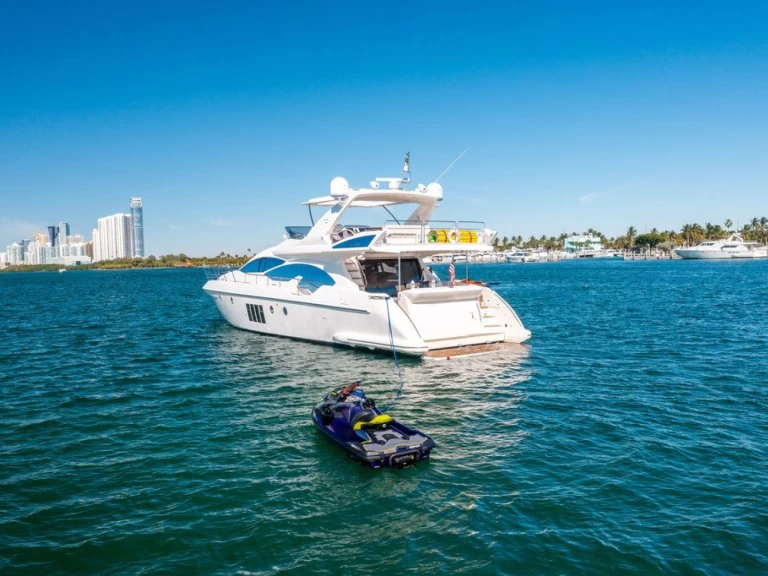 Uthyrning Lyx yacht Azimut med en båtlicens 