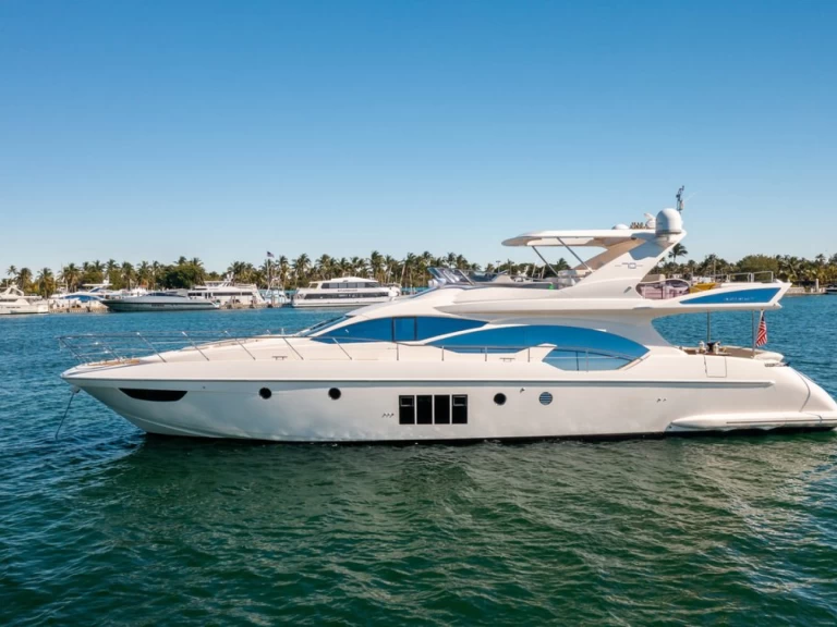 Azimut Azimut 70 charter bareboat eller skeppad i Miami Beach