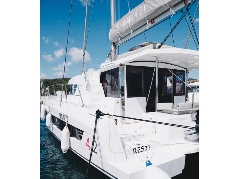 Yacht charter Olbia billig Bali 4.2