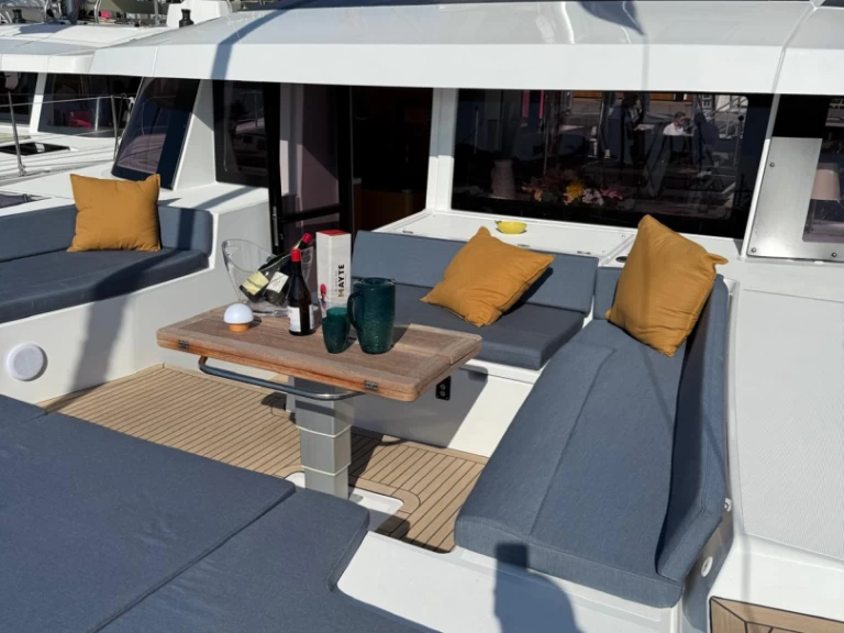 Hyr en Bali Bali 5.2 6-cab Furnari 