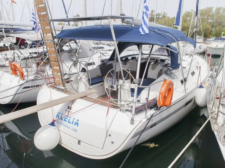 Bavaria Cruiser 40 charter bareboat eller skeppad i Preveza
