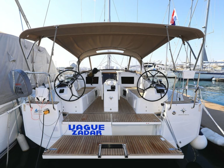 Jeanneau Sun Odyssey 410 charter bareboat eller skeppad i Zadar