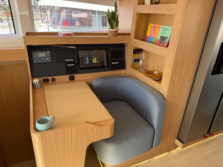 Yacht charter Furnari billig Bali 5.2 6-cab