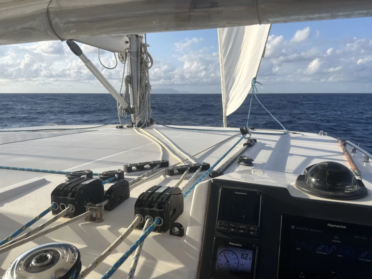 Leopard Catamarans / Robertson & Caine Leopard 45 charter bareboat eller skeppad i Can Pastilla