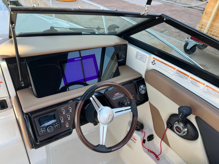 Hyra Motorbåt  med eller utan skeppare Sea Ray El Toro 