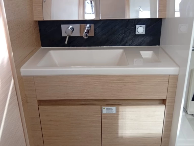 Uthyrning Segelbåt  Hanse med en båtlicens 