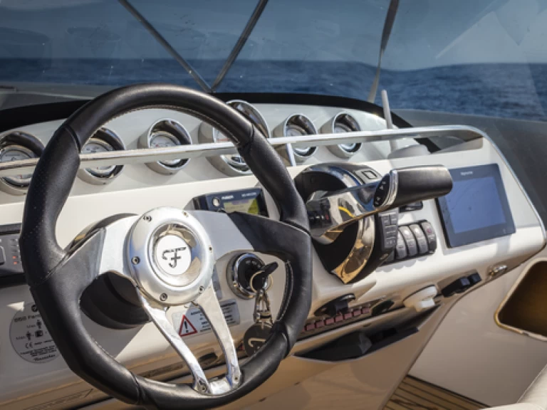 Frauscher 858 fantom Air charter bareboat eller skeppad i El Toro