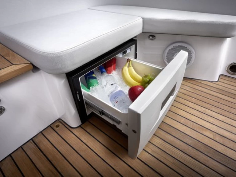 Hyr en Frauscher 858 fantom Air El Toro 