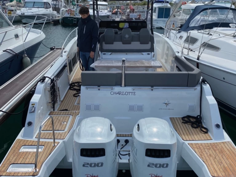 Hyr en Jeanneau Cap Camarat 9.0 CC Saint-Quay-Portrieux 