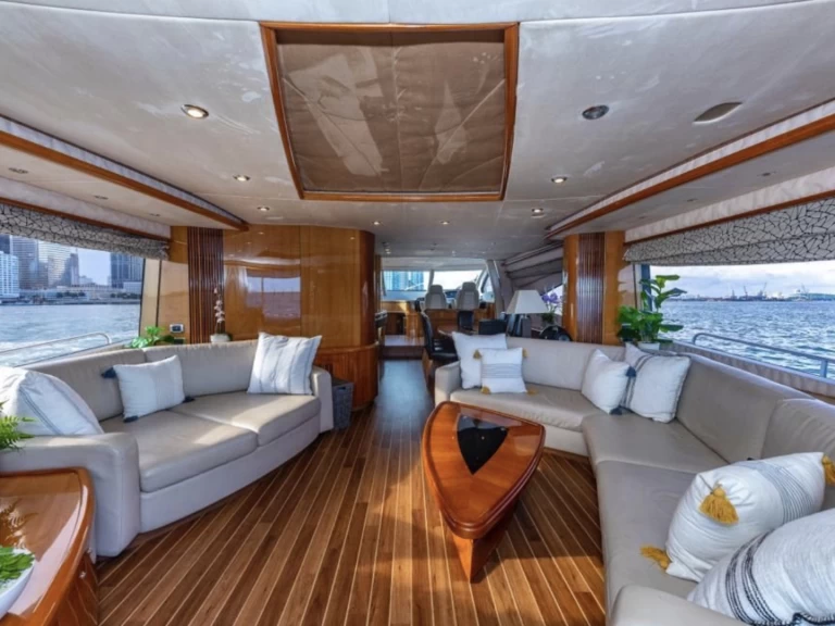 Yacht charter Miami Beach billig Manhattan 80