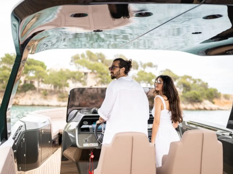 Hyra Motorbåt  med eller utan skeppare Frauscher Portals Nous 