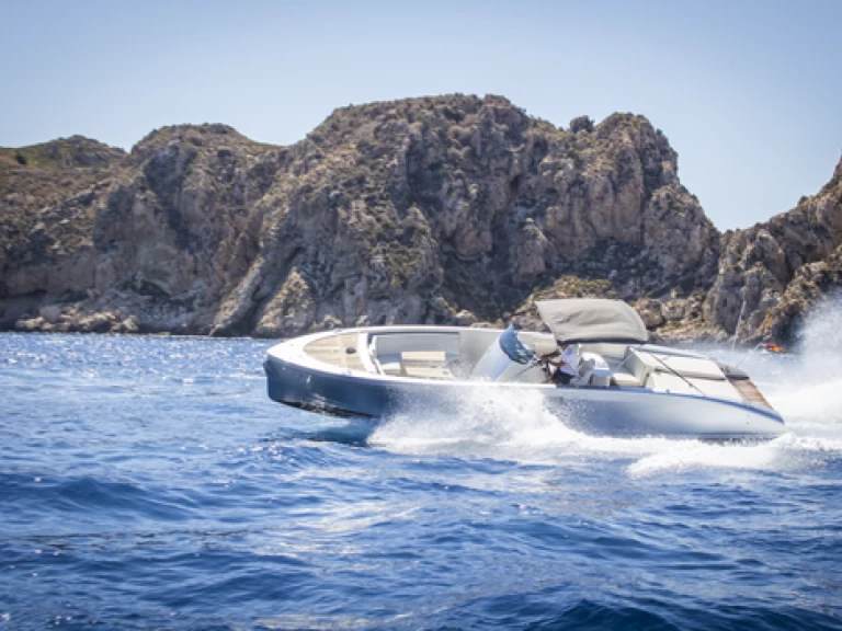 Hyra Motorbåt  med eller utan skeppare Frauscher El Toro 