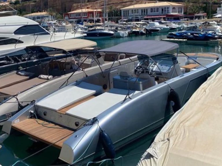 Uthyrning Motorbåt  Frauscher med en båtlicens 