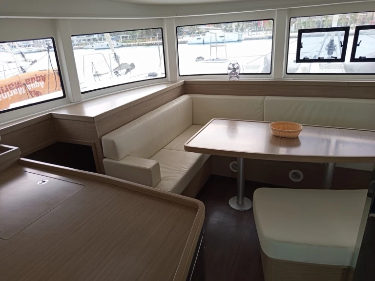 Lagoon Lagoon 42 charter bareboat eller skeppad i Lefkáda