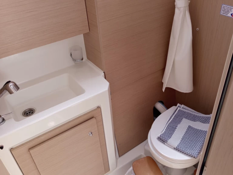 Uthyrning Segelbåt  Bénéteau med en båtlicens 