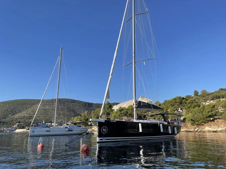 Dufour Dufour 530 charter bareboat eller skeppad i Donji Seget