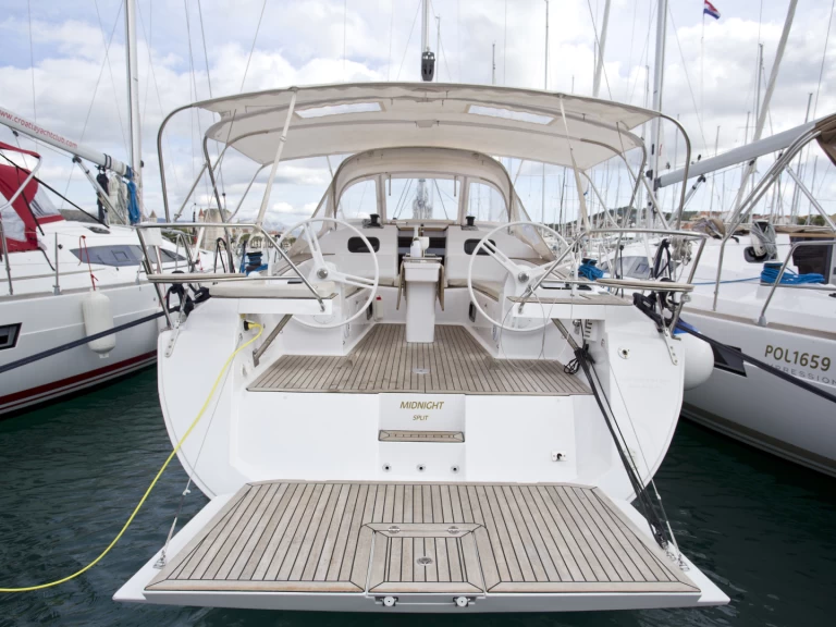 Elan Impression 45 charter bareboat eller skeppad i Trogir 