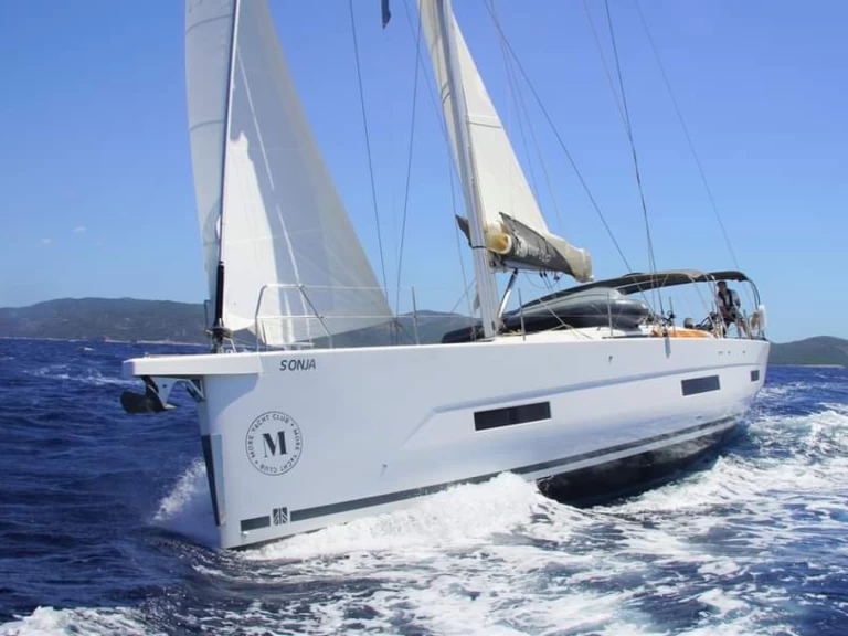 Dufour Dufour 530 charter bareboat eller skeppad i Donji Seget