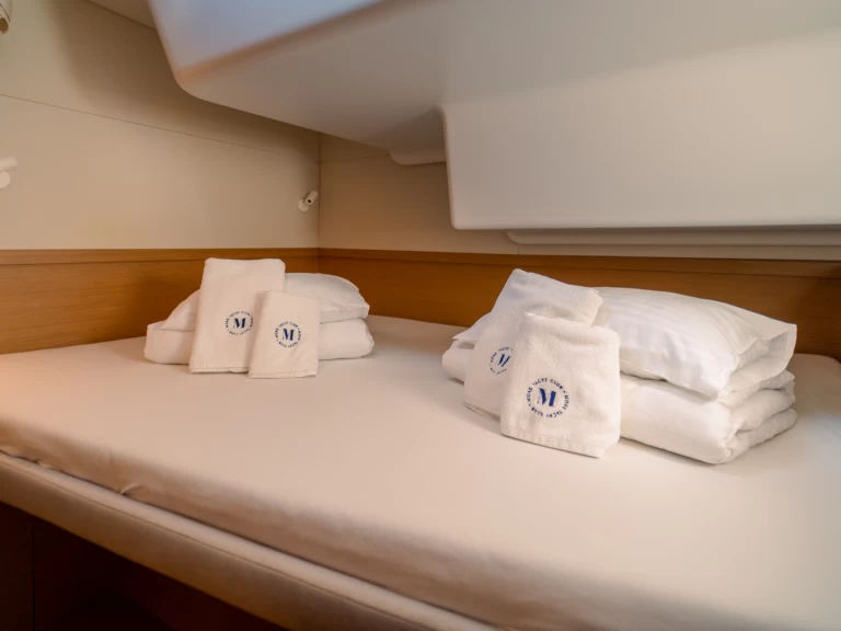 Excess Excess 15 charter bareboat eller skeppad i Donji Seget