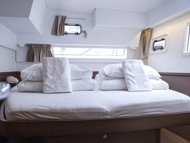 Lagoon Lagoon 42 charter bareboat eller skeppad i Trogir 