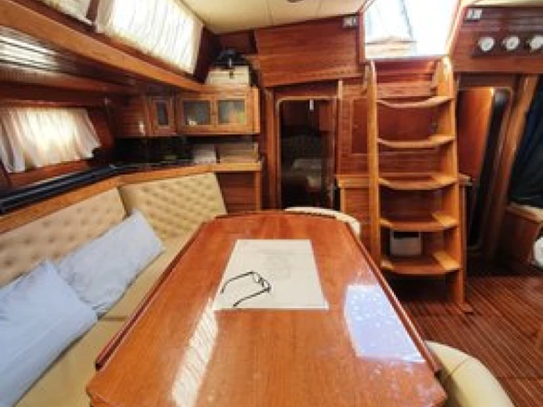 Segelbåt  för uthyrning Olbia till det bästa priset 