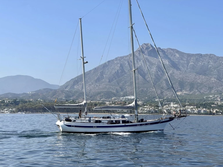 Ta Chiao CT 56 charter bareboat eller skeppad i Puerto Banús