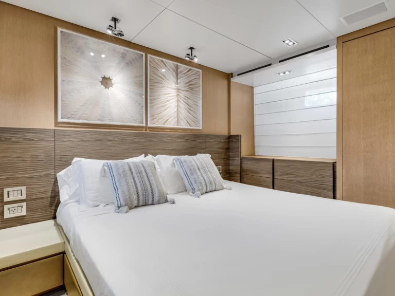 Uthyrning Lyx yacht San Lorenzo med en båtlicens 