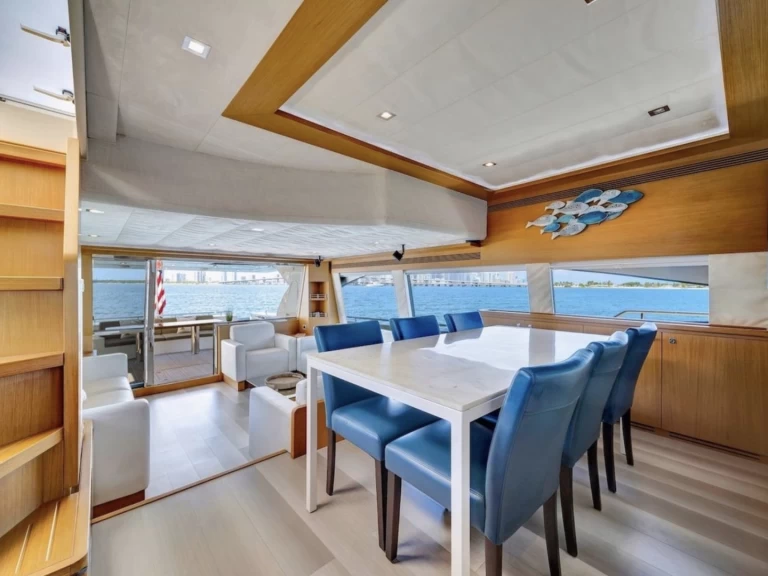 Ferretti Ferretti 80 charter bareboat eller skeppad i Miami Beach