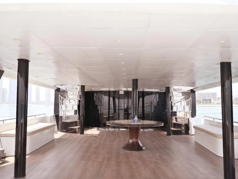 Hyra Lyx yacht med eller utan skeppare Ocean Yachts Dubai Marina 