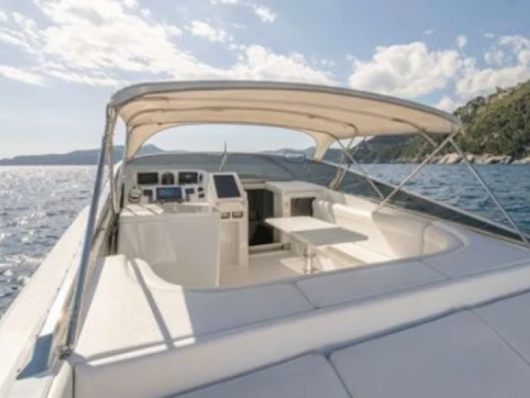 Uthyrning Motorbåt  Magnum med en båtlicens 