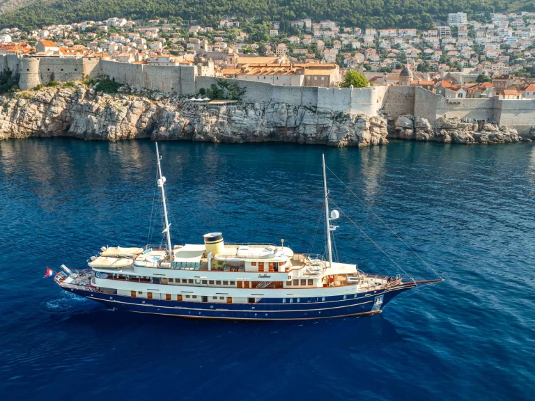 Hyr en Custom CASABLANCA Trogir  