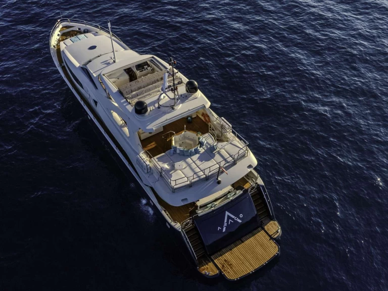 Sunseeker ARAGO charter bareboat eller skeppad i Trogir 