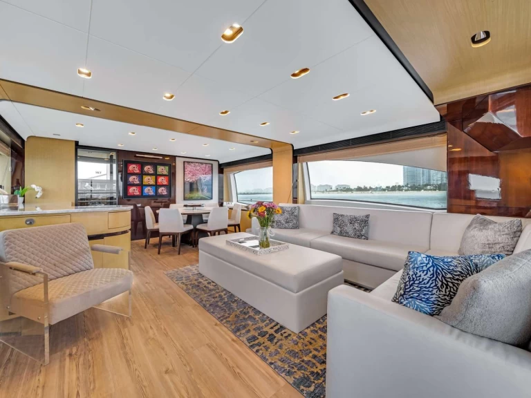 Lyx yacht för uthyrning Miami  till det bästa priset 