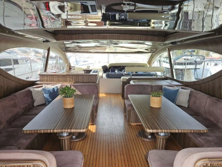 Leopard ZEUS charter bareboat eller skeppad i Mykonos (ostrov)