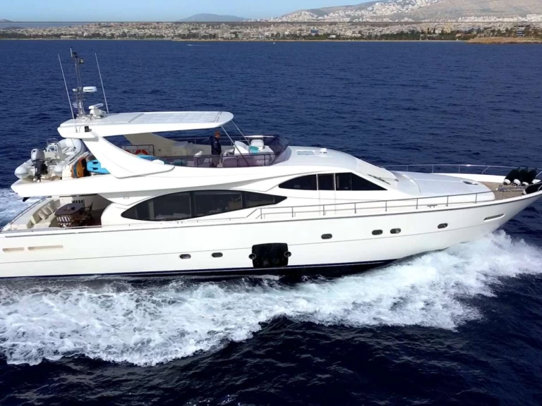 Ferretti ARGO V charter bareboat eller skeppad i Glyfada
