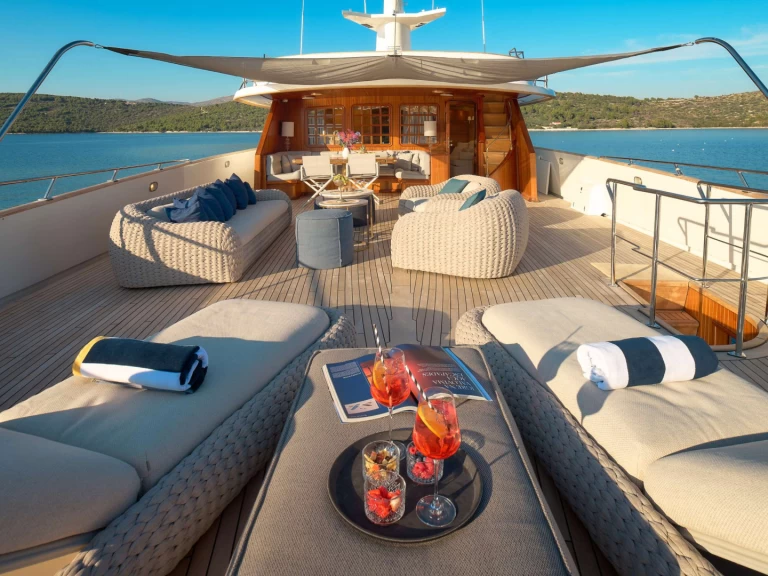 Hyr en Benetti TO je TO Trogir  