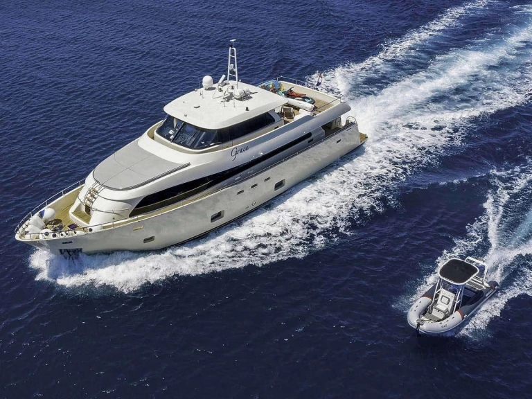 Lyx yacht för uthyrning Split  till det bästa priset 