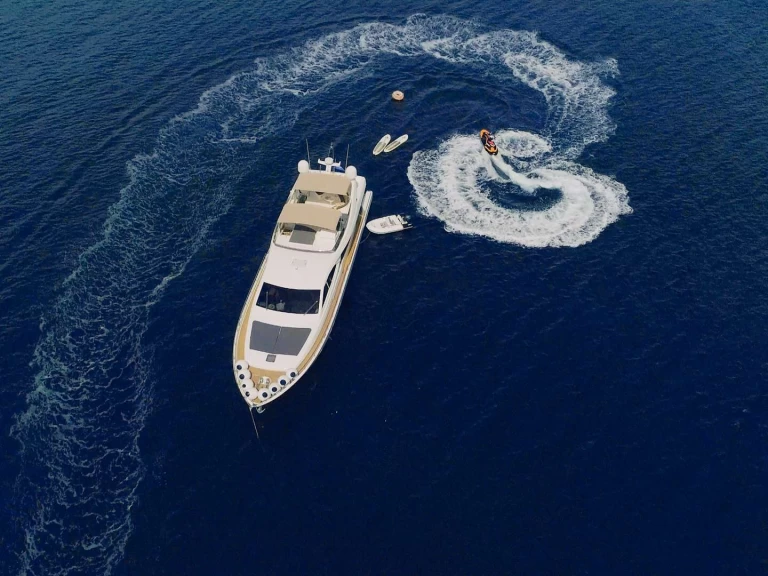 Ferretti ORLANDO L charter bareboat eller skeppad i Split 