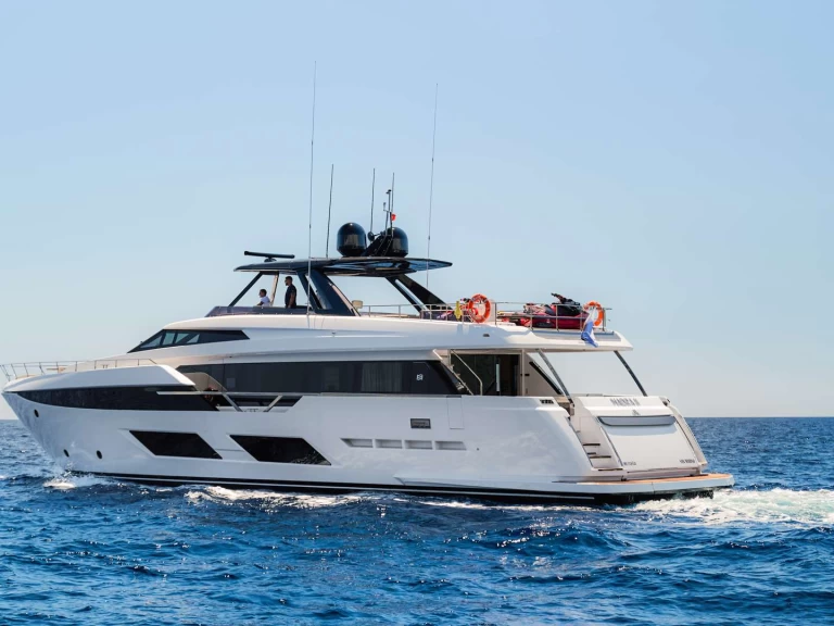 Ferretti MADRA II charter bareboat eller skeppad i Herceg Novi