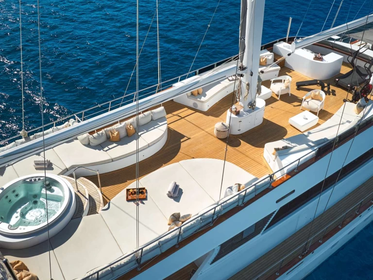 Hyr en  LADY GITA Split  