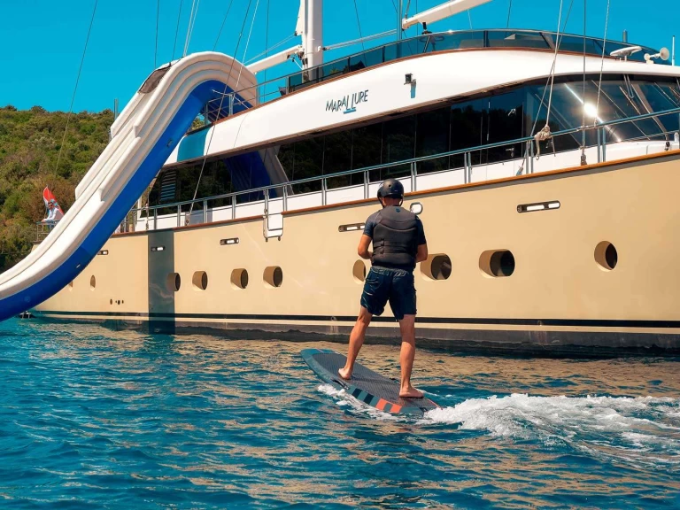  MARALLURE charter bareboat eller skeppad i Split 